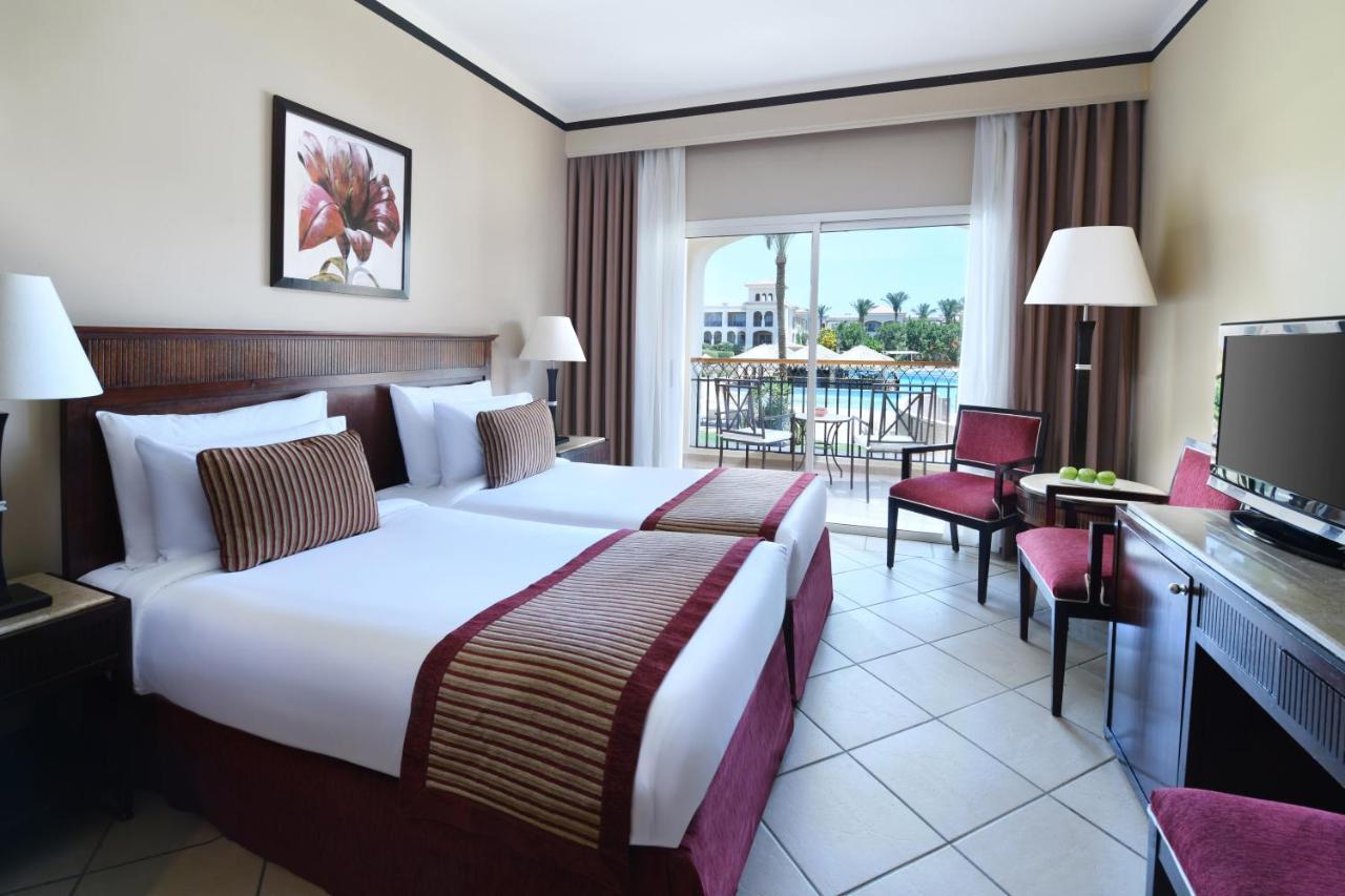 Jaz Mirabel Resort Sharm El Sheikk Exterior foto A room at the Hilton Sharm El Sheikh