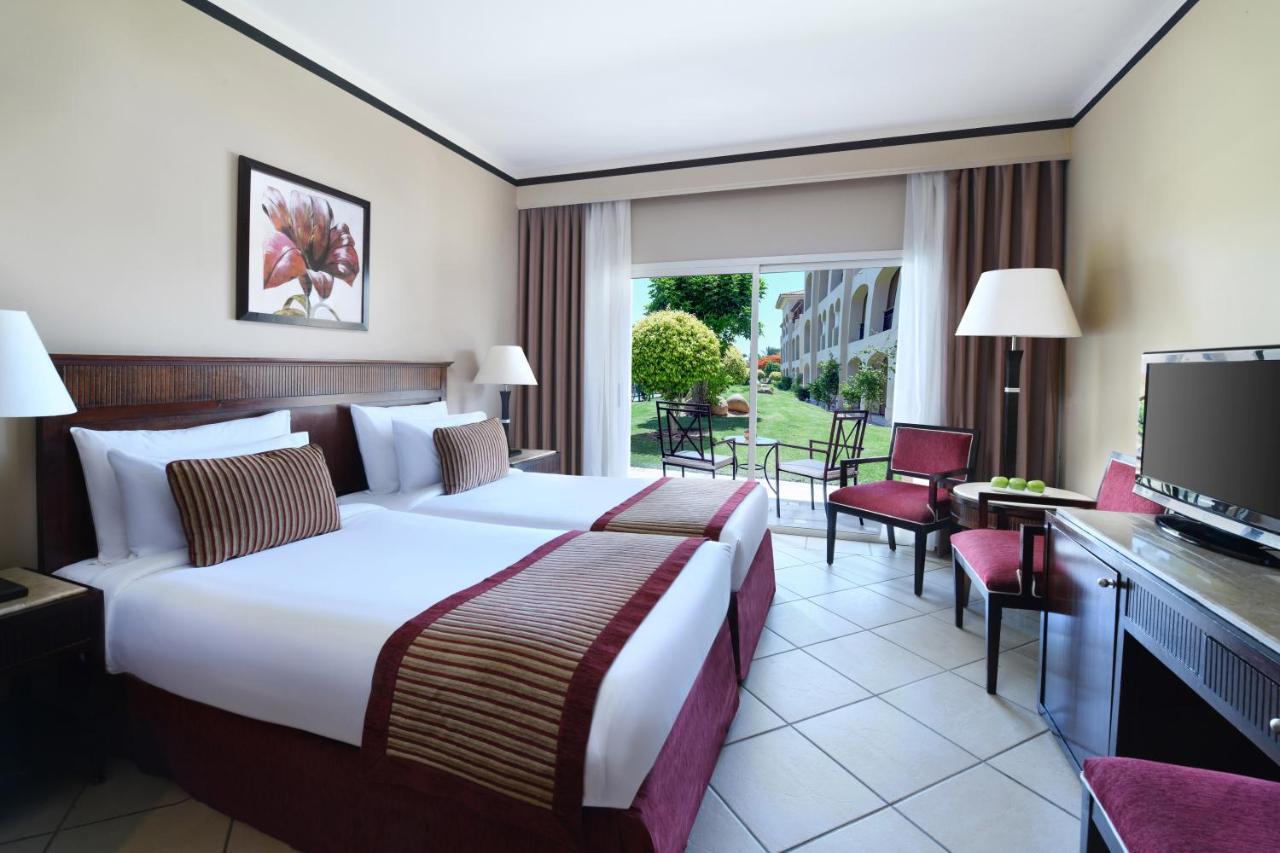 Jaz Mirabel Resort Sharm El Sheikk Exterior foto A room at the Hilton Sharm El Sheikh