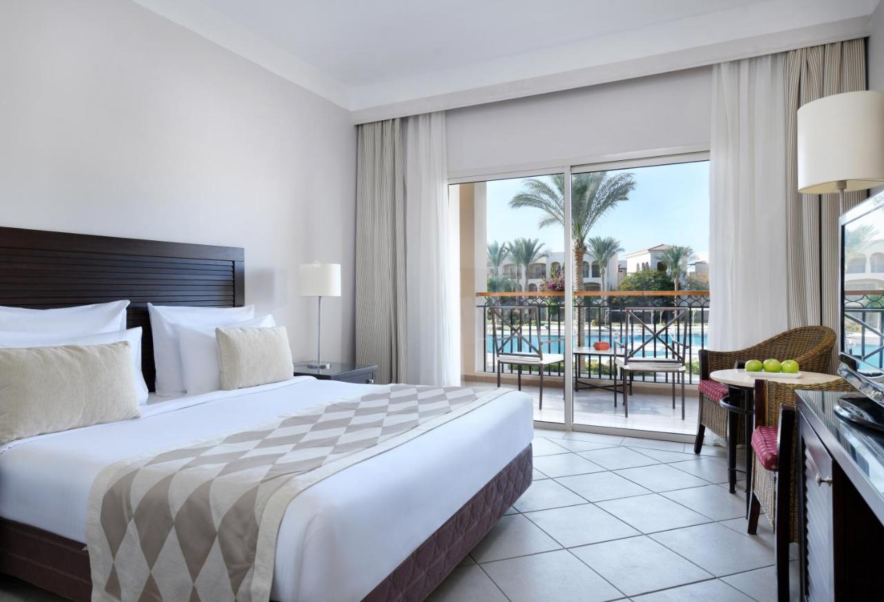 Jaz Mirabel Resort Sharm El Sheikk Exterior foto A room at the Hilton Sharm El Sheikh